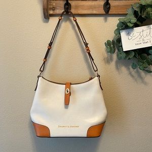 Dooney & Bourke purse in excellent condition